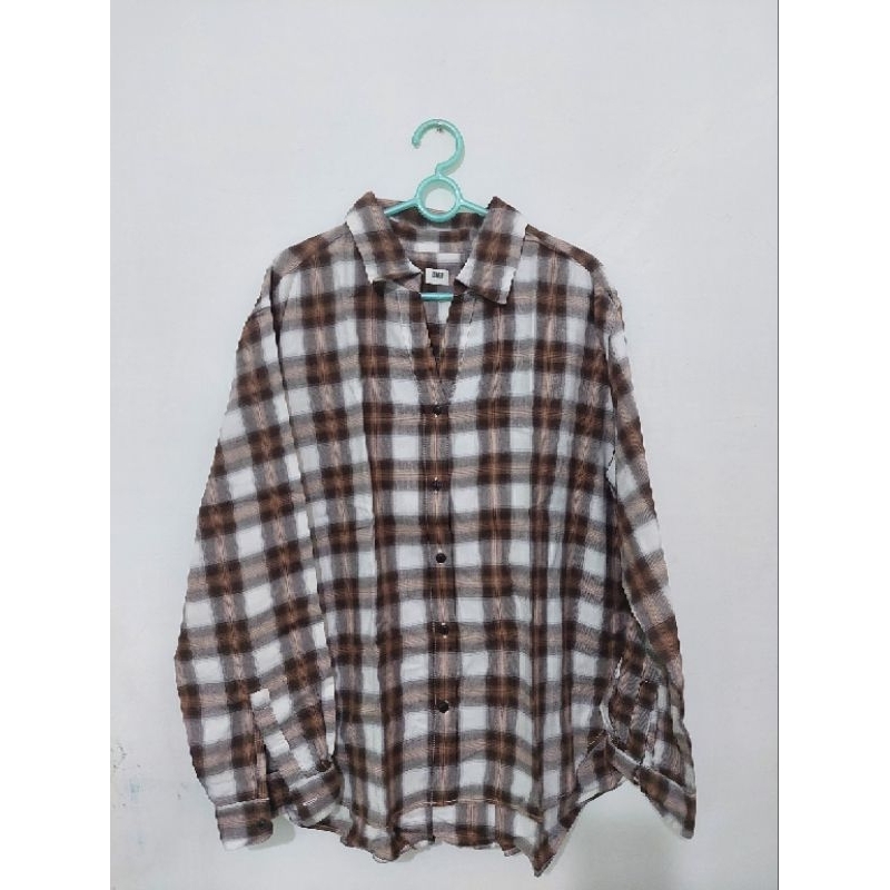 PRELOVED KEMEJA SWEATER CELANA ROK