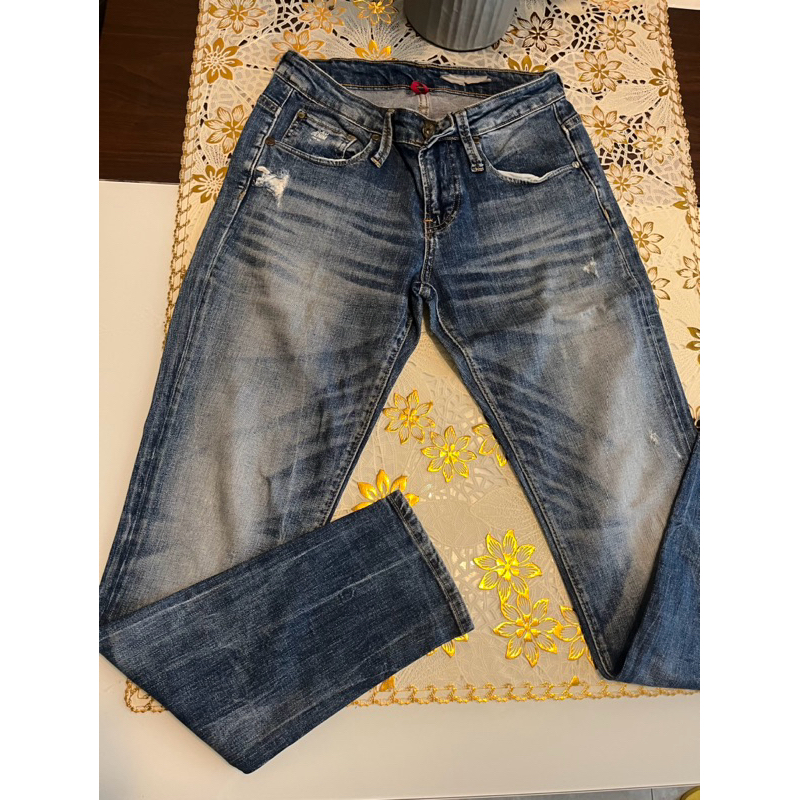 logo jeans