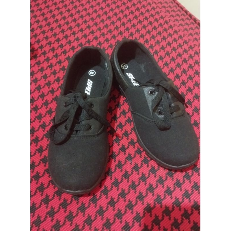 Sepatu Slip On