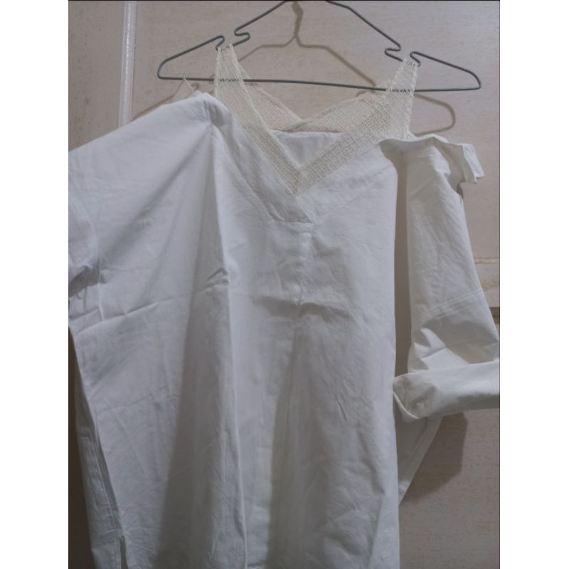 blouse putih