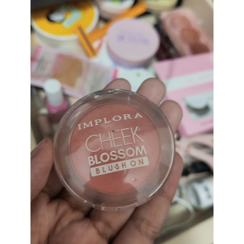 Preloved Blush on & kutek