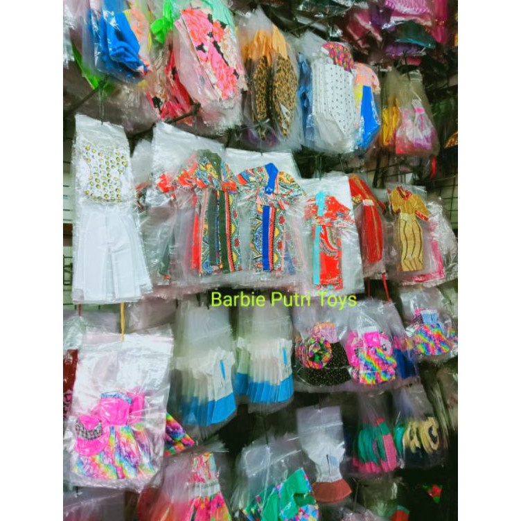 Lebih Meriah  12pcs Baju BonekaRandom