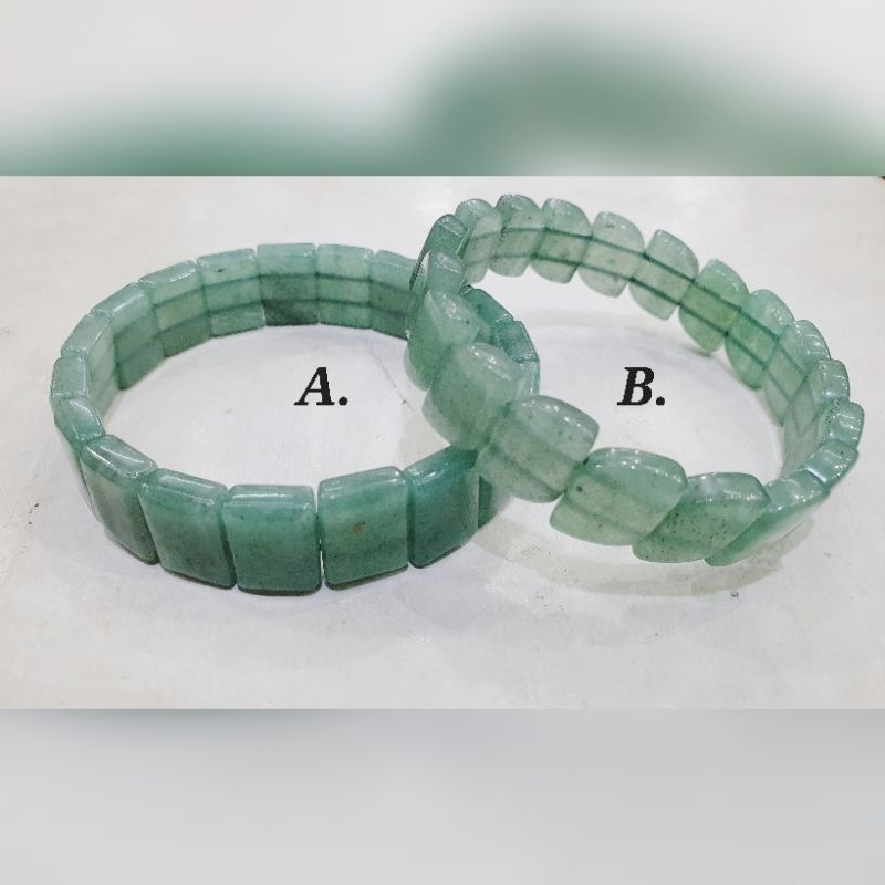 Gelang batu giok