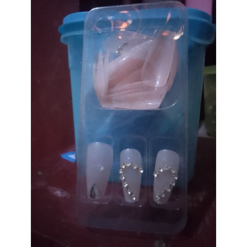 nails