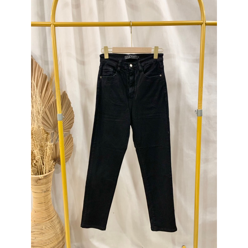 Slimfit Hitam by Zoe Basic Wanita