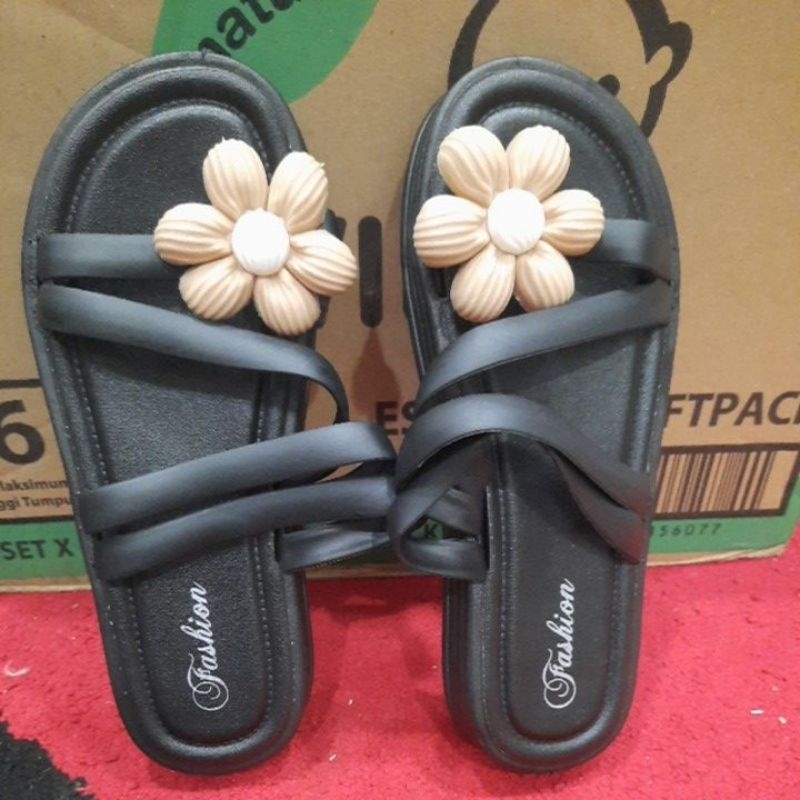sandal wanita
