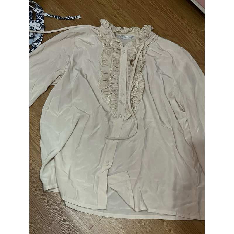 preloved atasan beige blouse