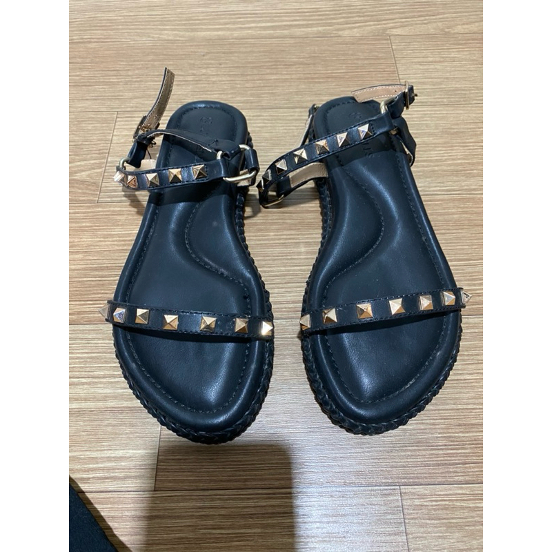 Sandal Wanita