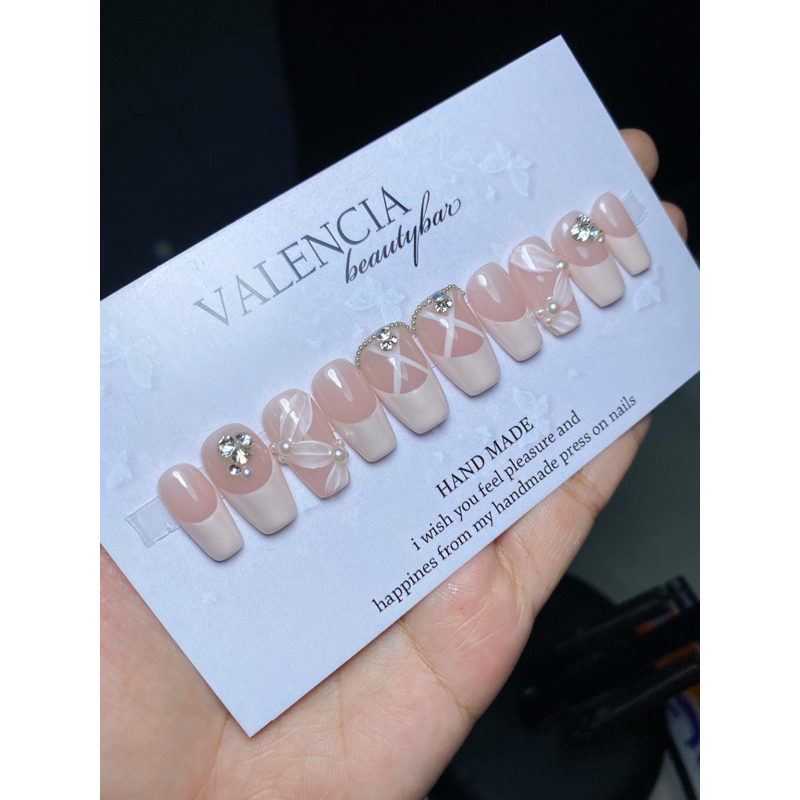 press on nails broken white