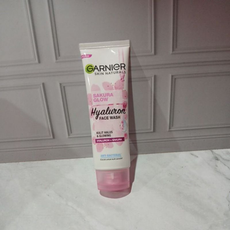 garnier sakura glow face wash