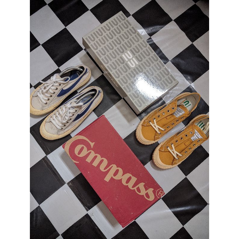 Sepatu compass