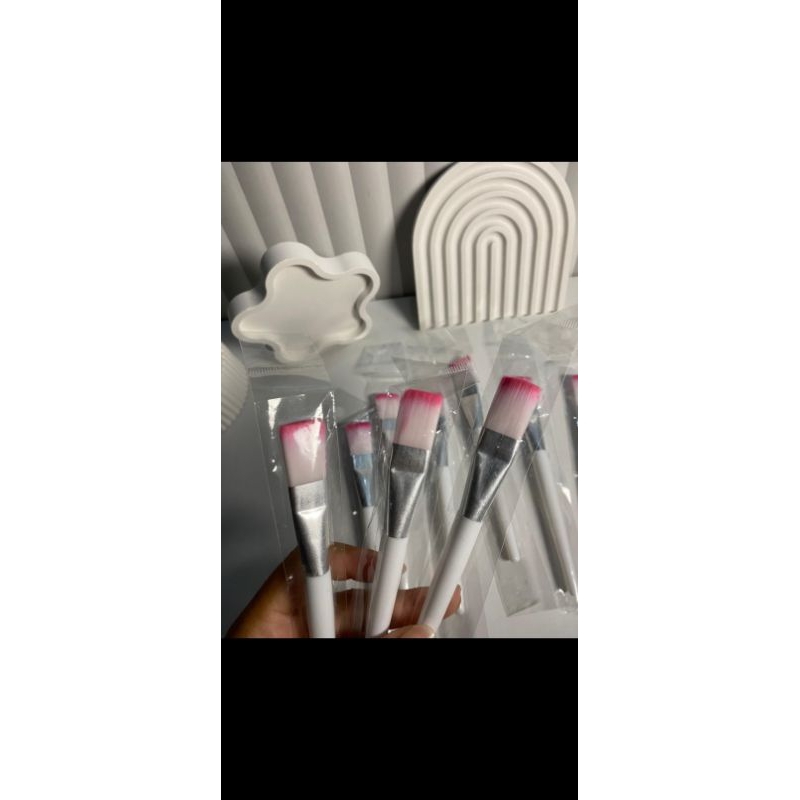 kuas masker putih pink