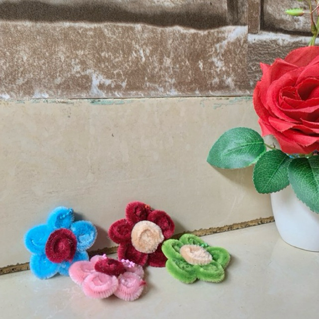 MINI FLOWER KEYCHAIN