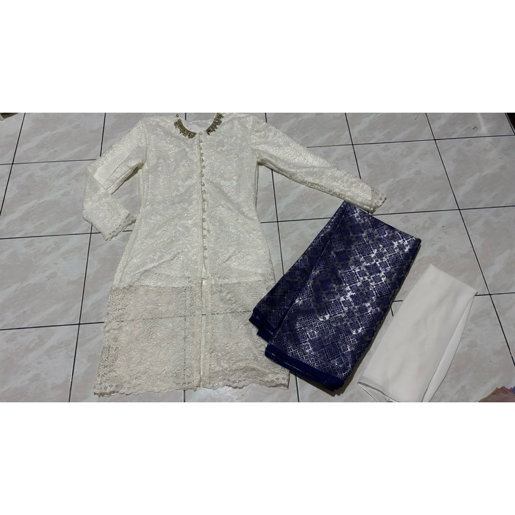 set kebaya