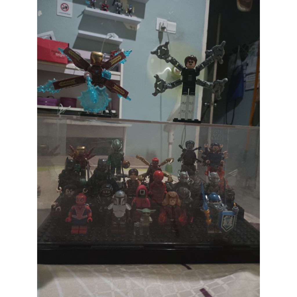 lego marvel, squid game , dc , dan display case