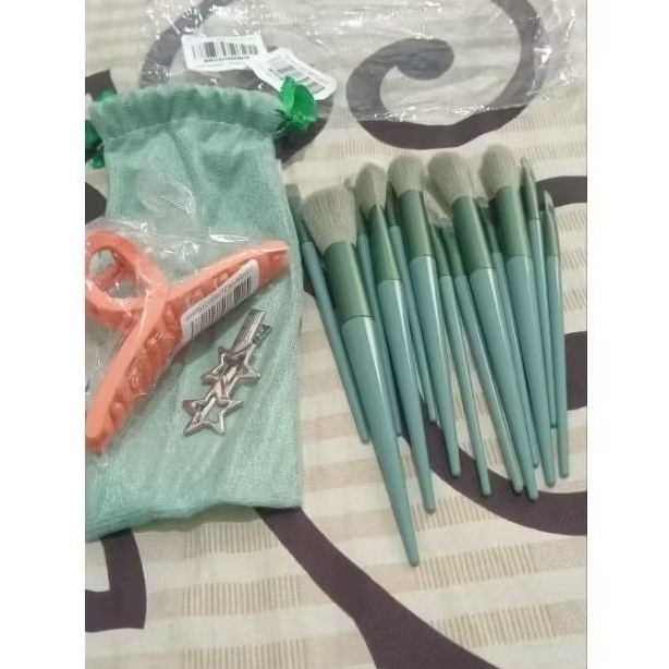 Brush Makeup 1 Set Matrix dan Jepit Rambut