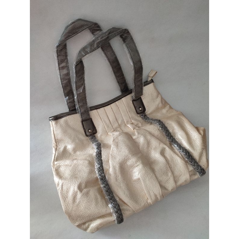 Tas putih