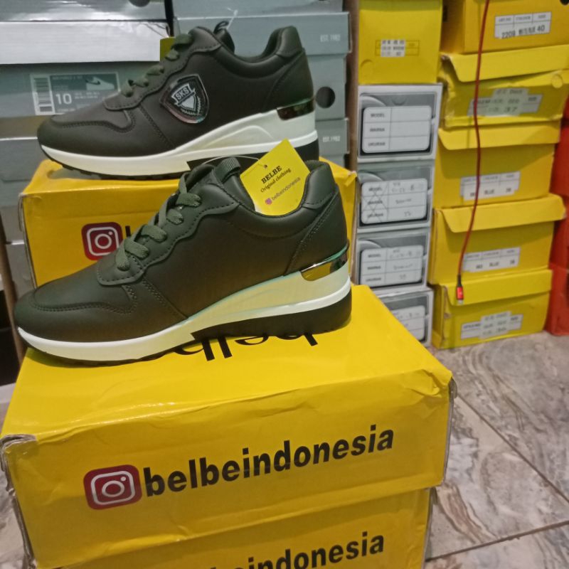 sepatuwanitahak tinggi