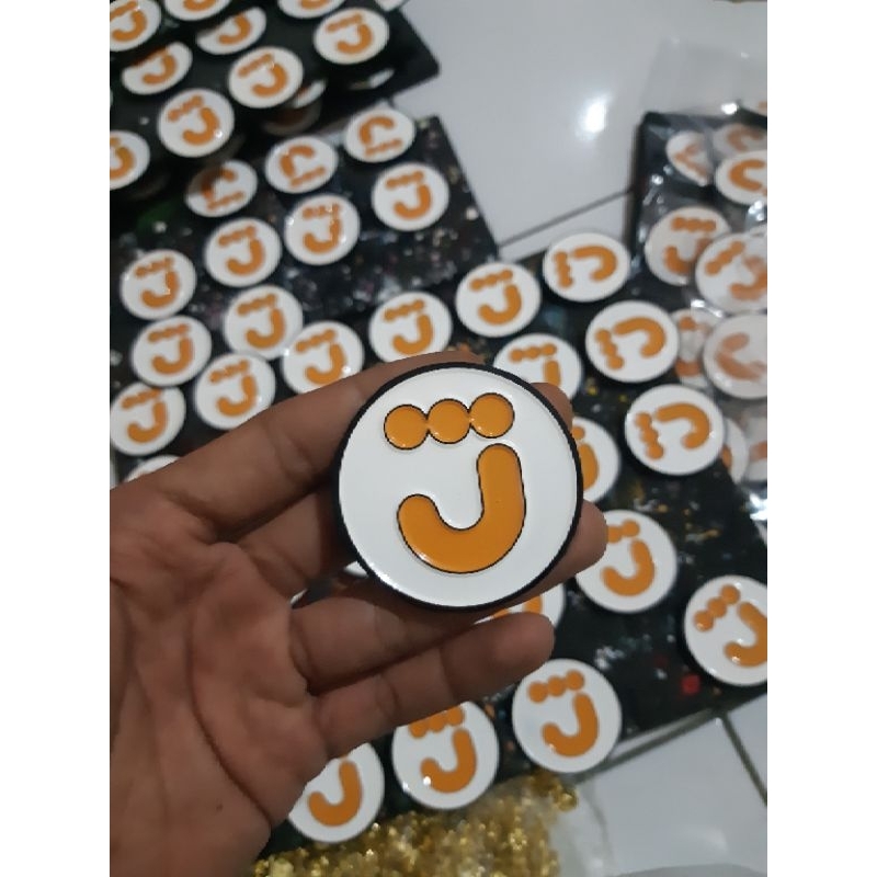 enamel pin custom