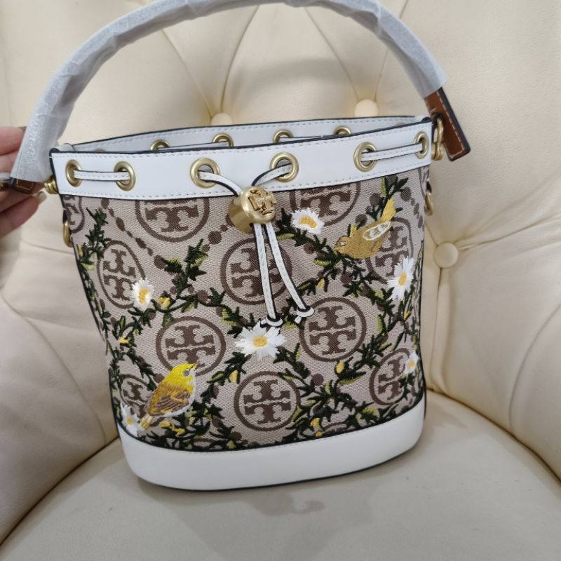tory burch monogram embrodery bucket 21