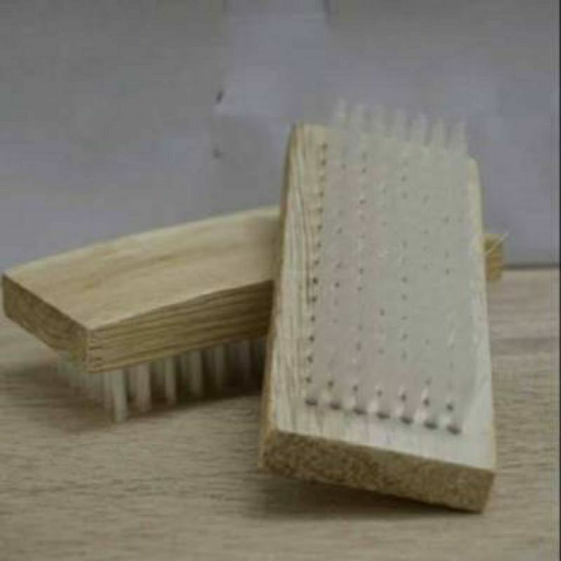 Sikat baju kayu
