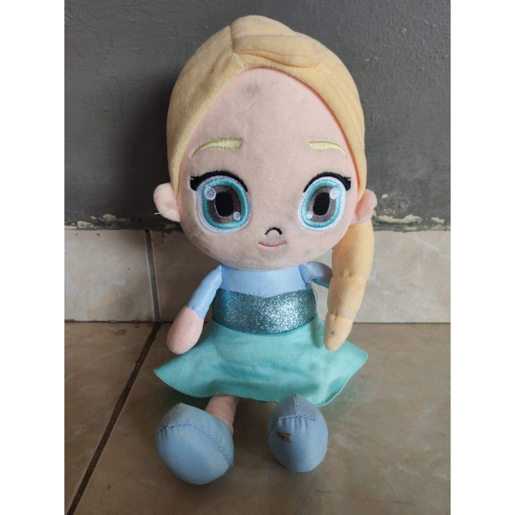 Boneka Elsa
