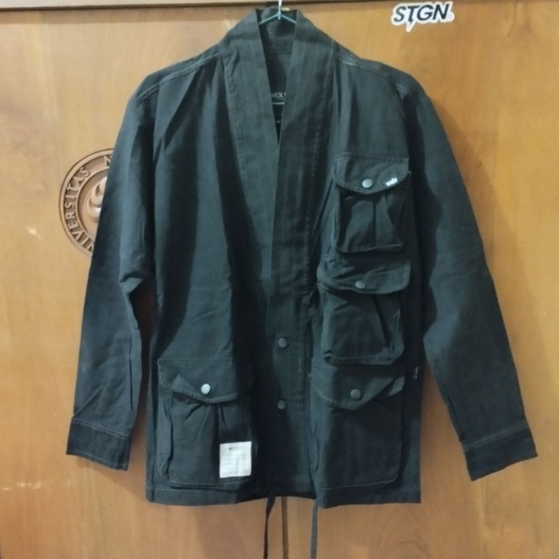 Jaket model kimono merek wolv