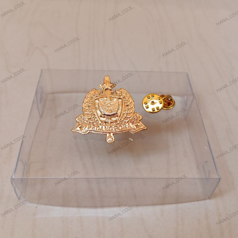 Pin pedang pora