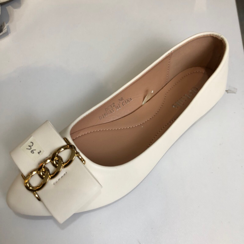 SEPATU FLAT DETAILS RANTAI