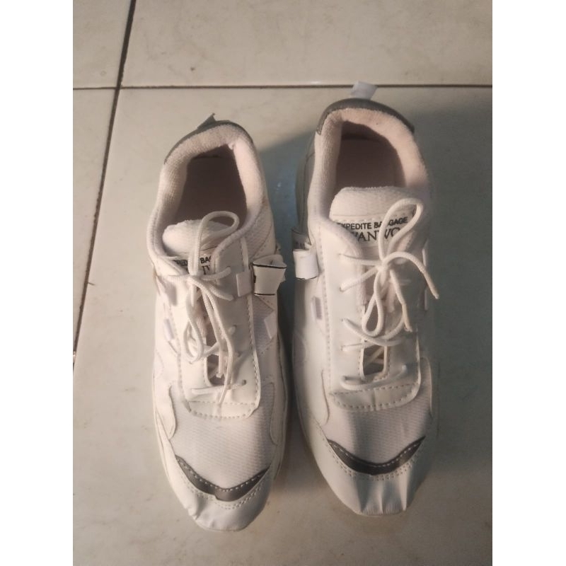 sepatu snakers putih cewek