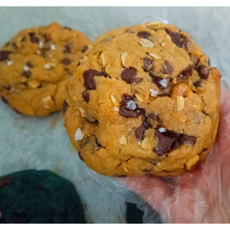 Oatmeal and Walnut Soft Cookie