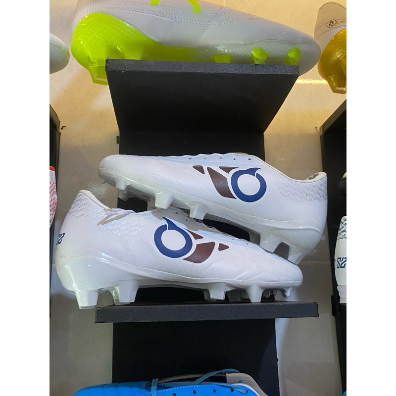 SEPATU BOLA ORTUSEIGHT