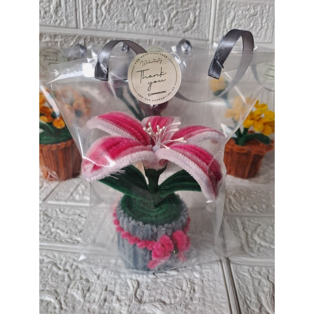 pot bunga kawat bulu