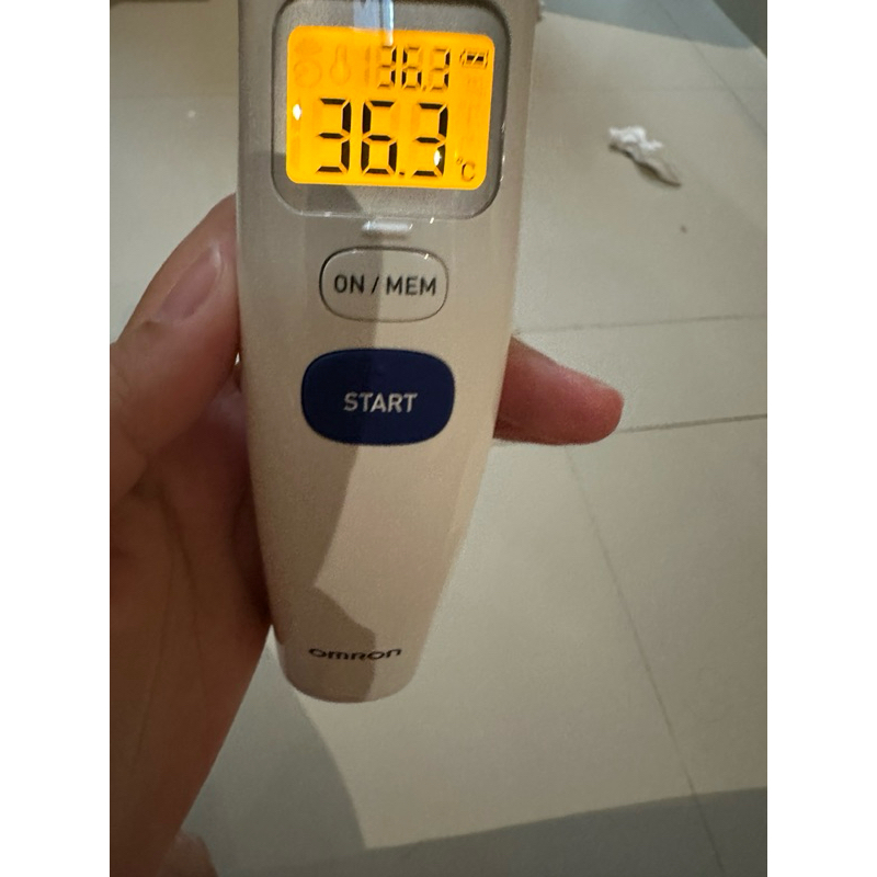 Omron Thermometer Digital MC 720