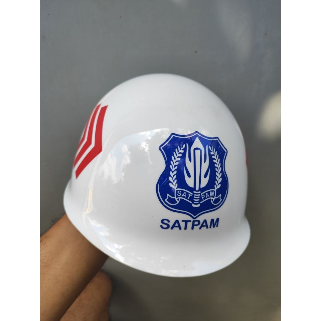 Helm Satpam