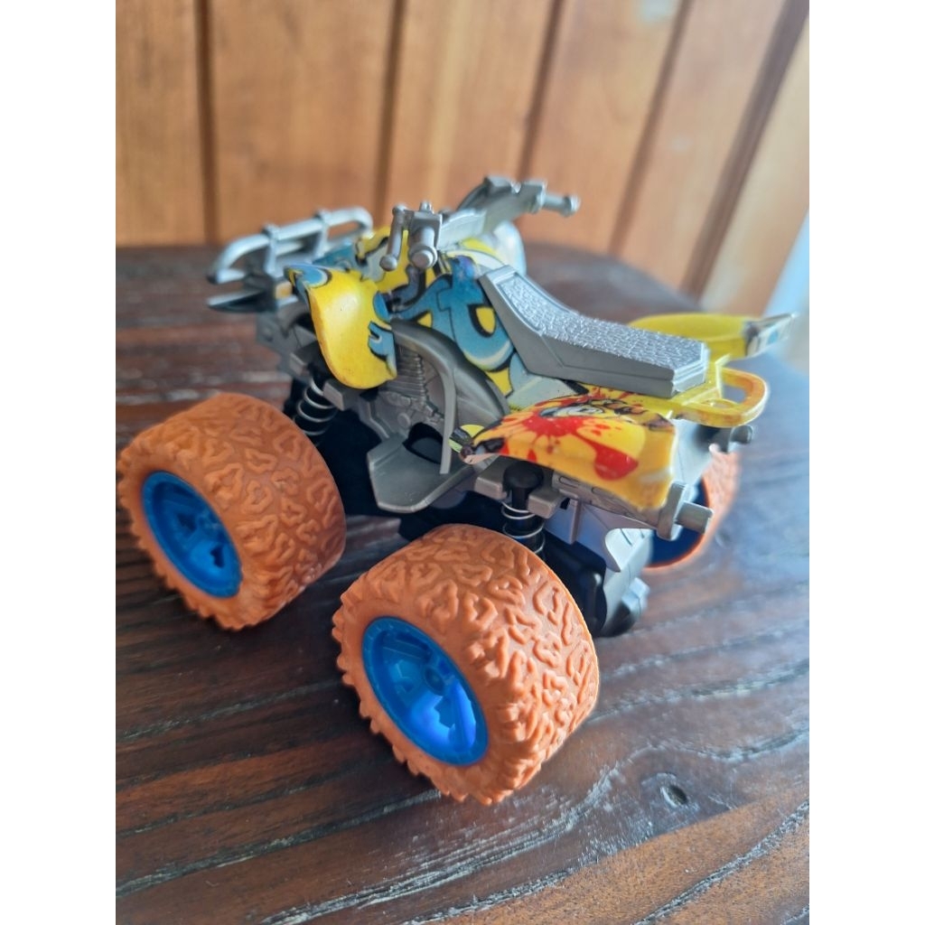 mainan anak mobil monster