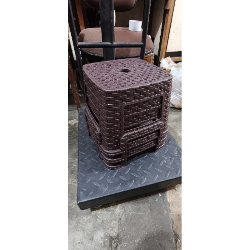 Bangku plastik model rotan