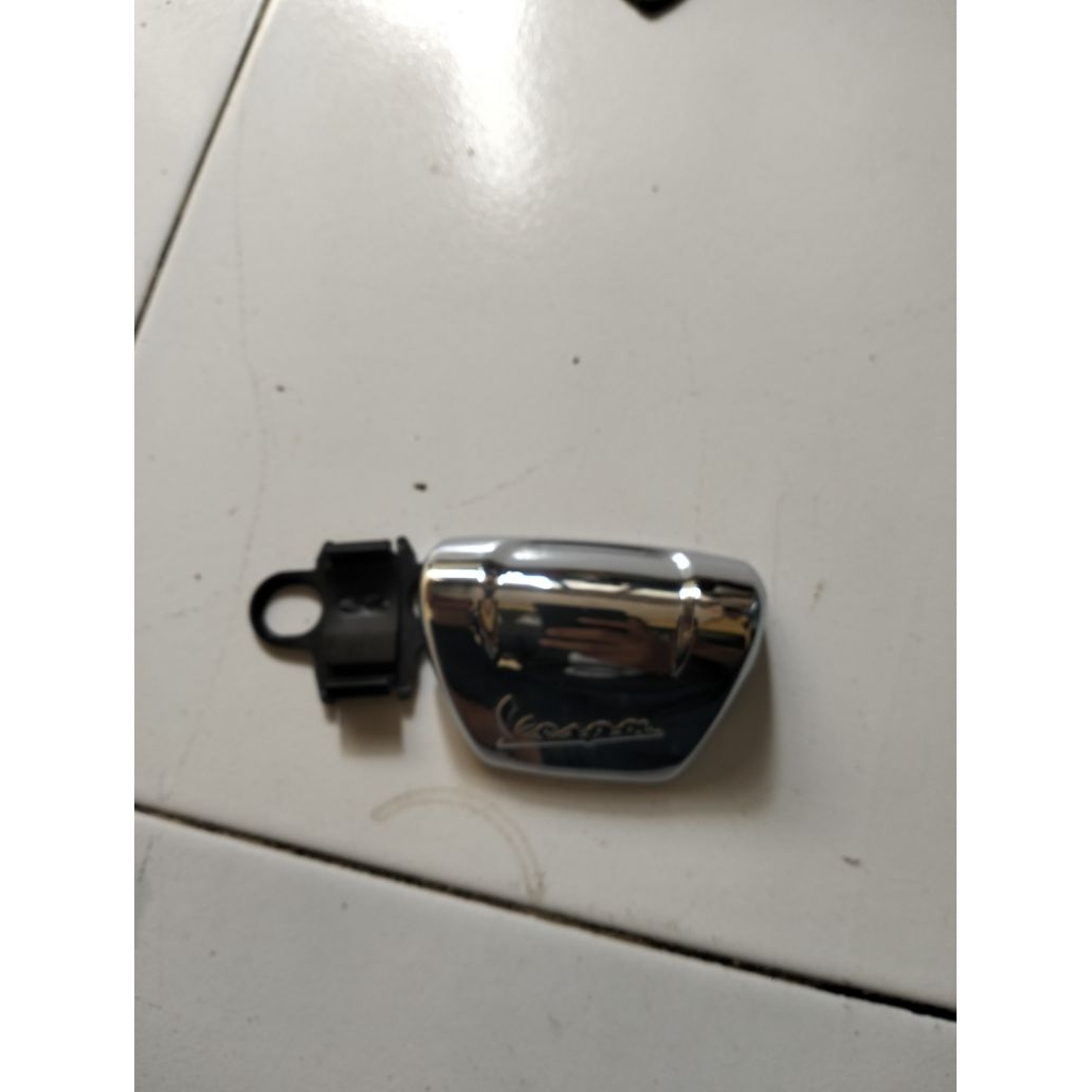 tutup behel vespa