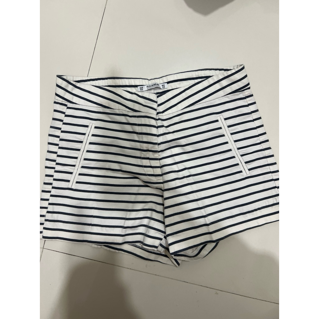 Pull&Bear Stripes Shorts / Celana Pull&Bear