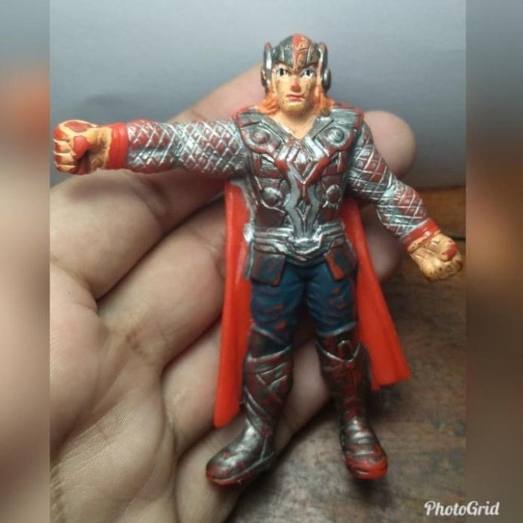 mainan thor karet padat