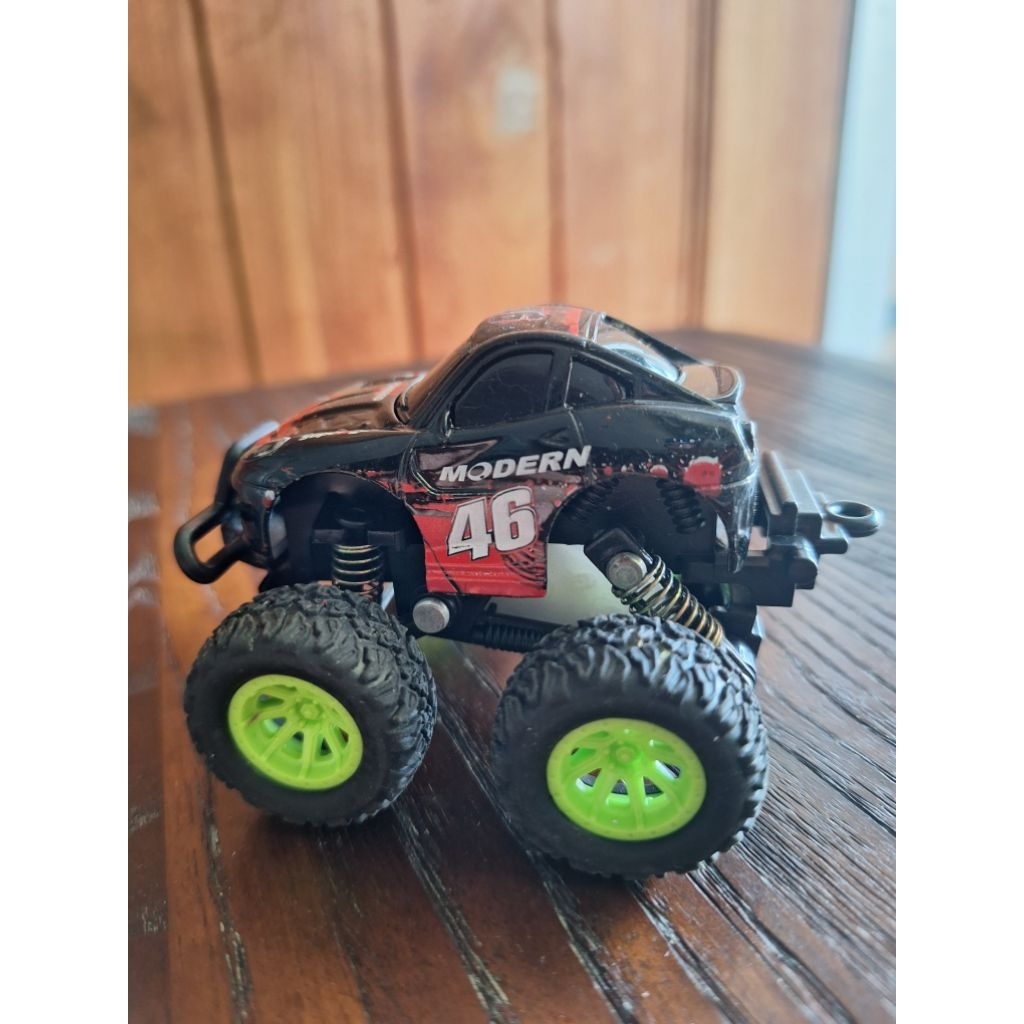 mainan mobil monster