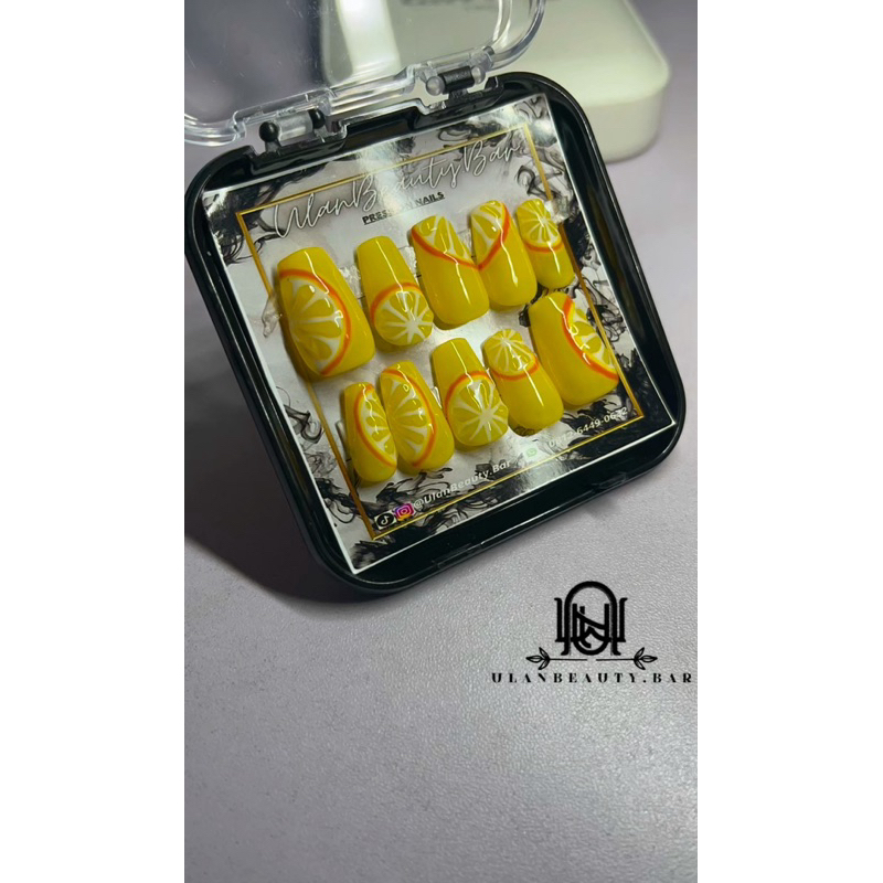 Press on Nails lemon