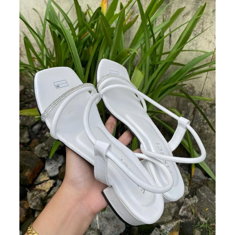 HEELS PREMIUM