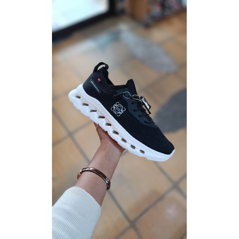 ONCLO*D HITAM TAPAK PUTIH