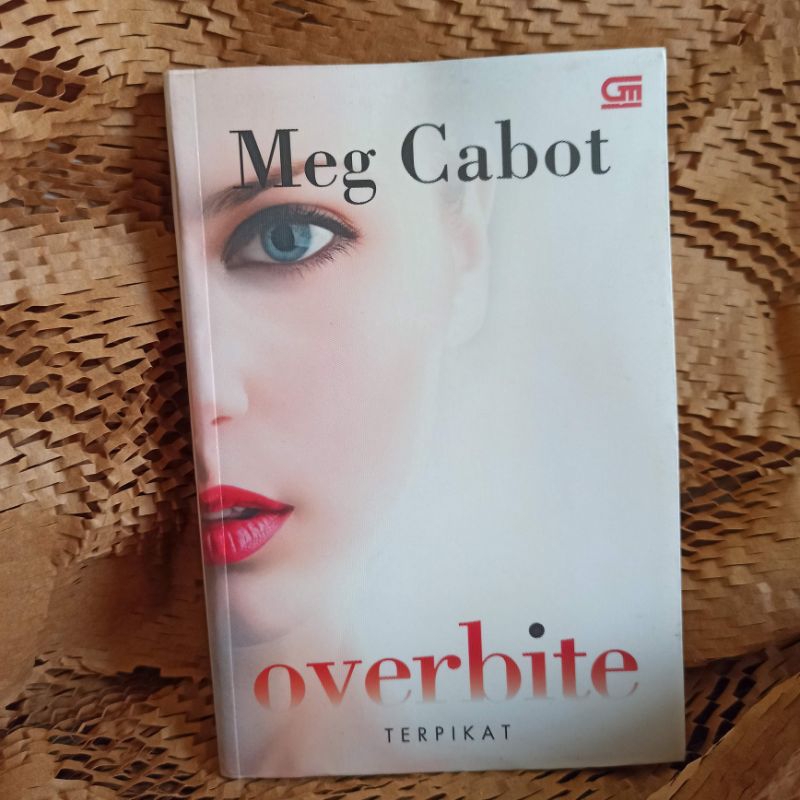 [Preloved] Overbite - Meg Cabot
