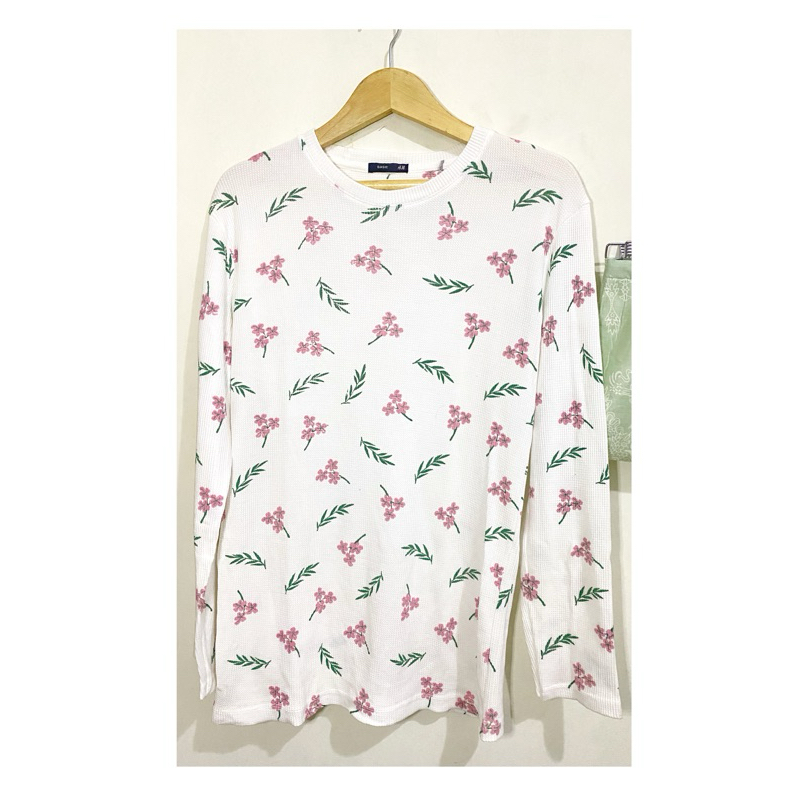 kaos putih motif bunga preloved