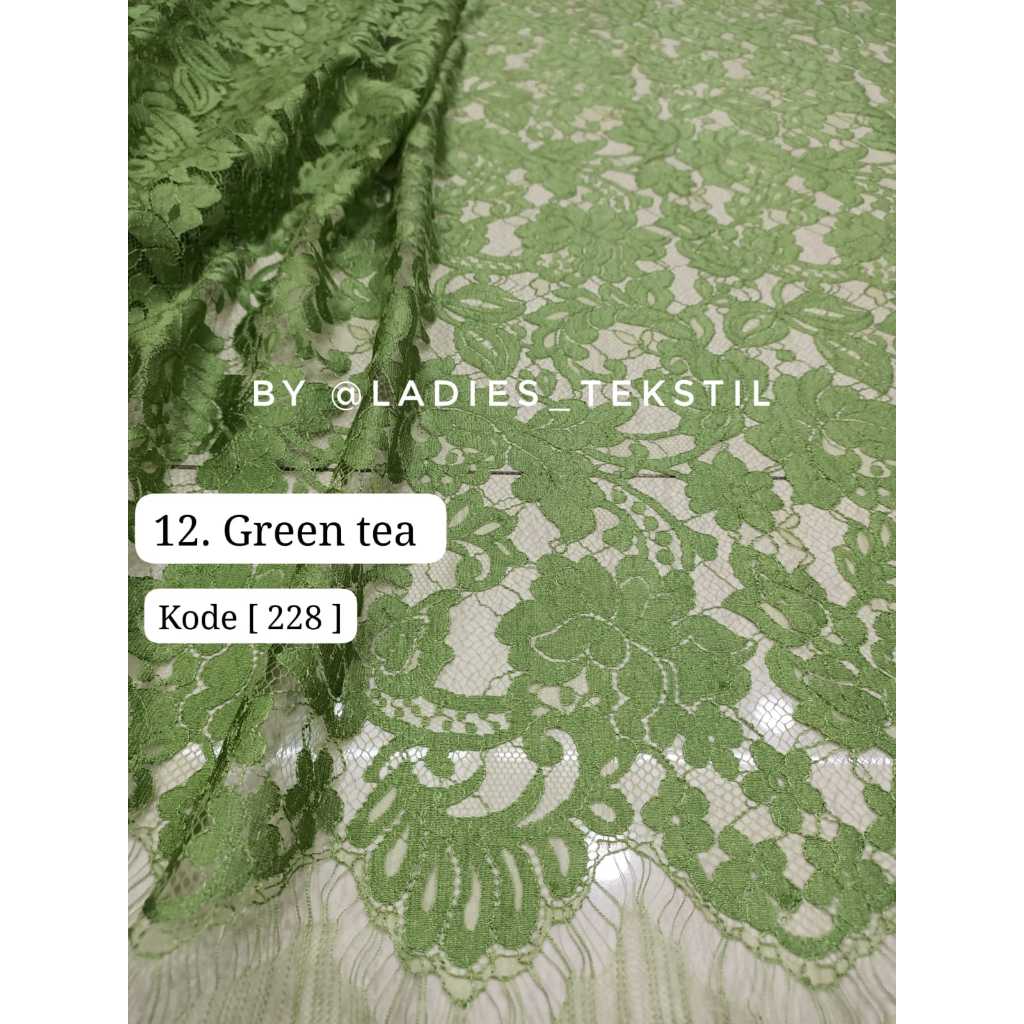 Kebaya lace panel soultis snow
