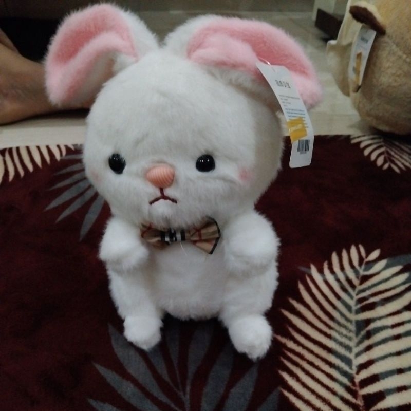 boneka kelinci kecil