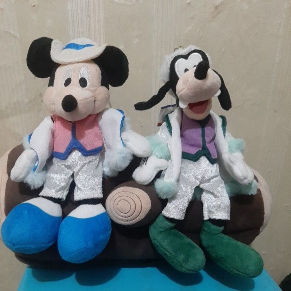 boneka mickey goofy bulu