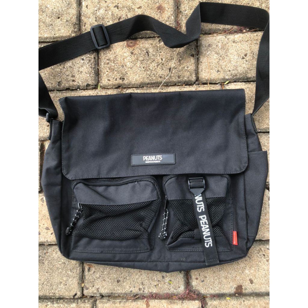 snoppyslingbags